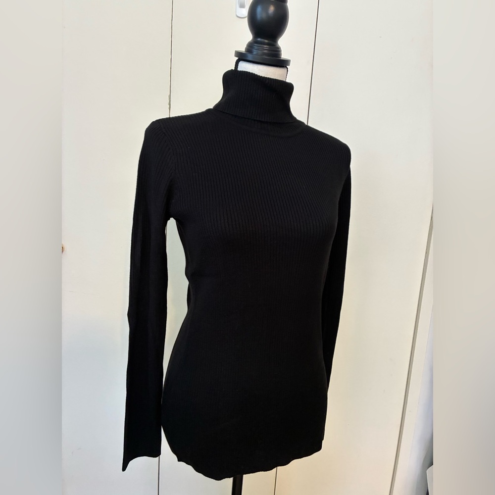 Calvin Klein Elegant Black Fitted Turtleneck Sweater - Picture 4 of 15